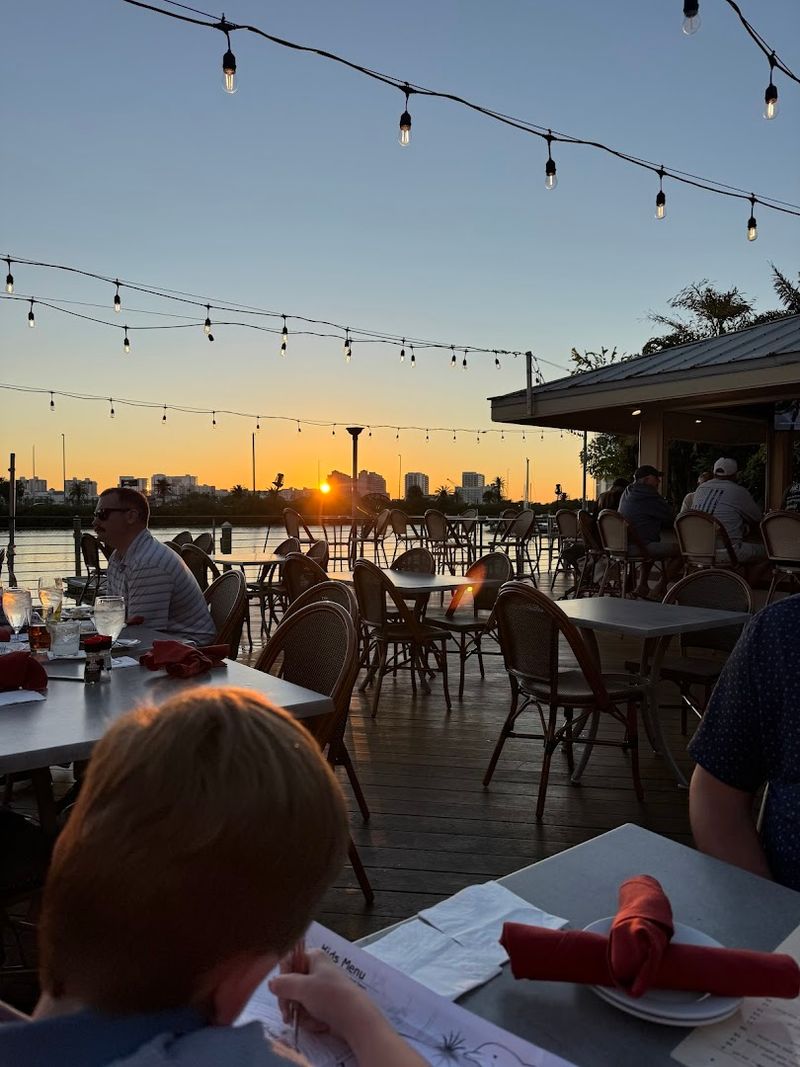 Island Way Grill &mdash; Clearwater Beach