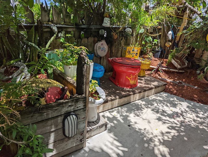 A One-of-a-Kind Junkyard Chic Atmosphere