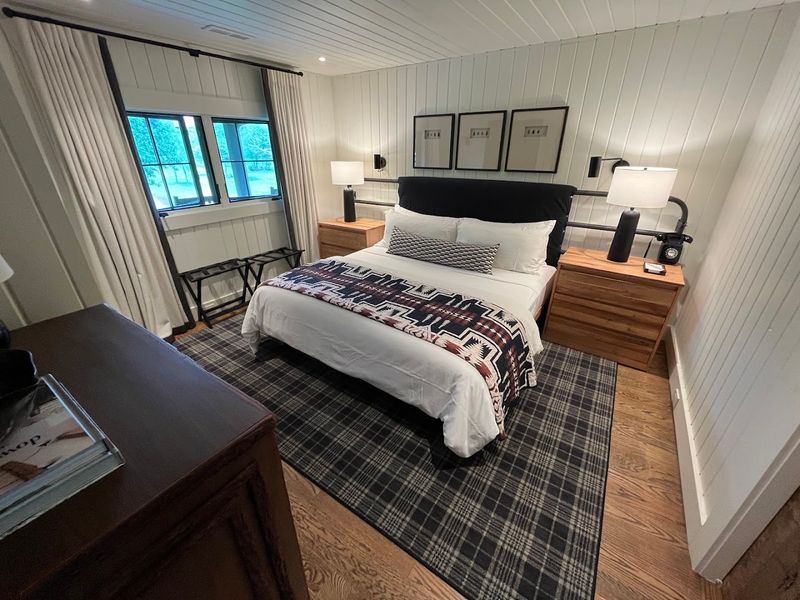 Rustic Cabins and Rooms With Country Charm