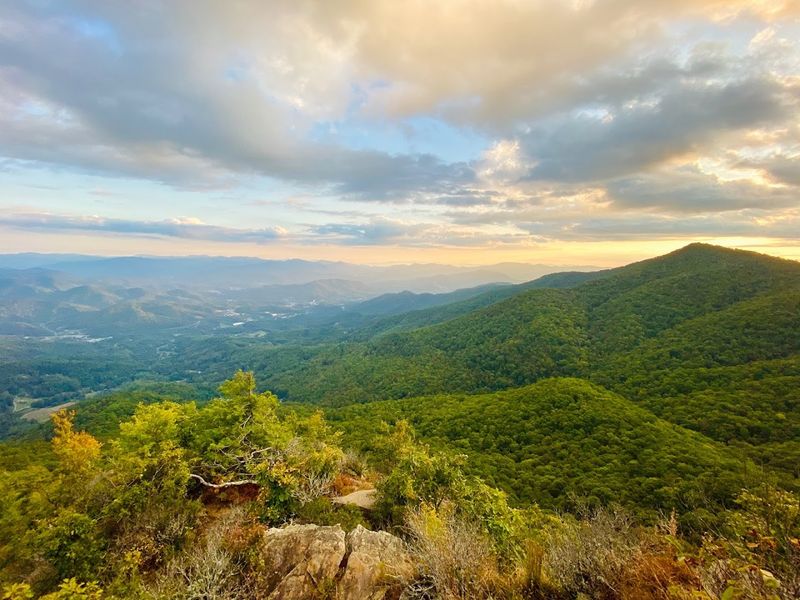 Pinnacle Park Trailhead And Quiet Miles