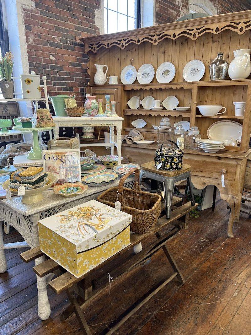 Canal Street Antique Mall (Lawrence, MA)