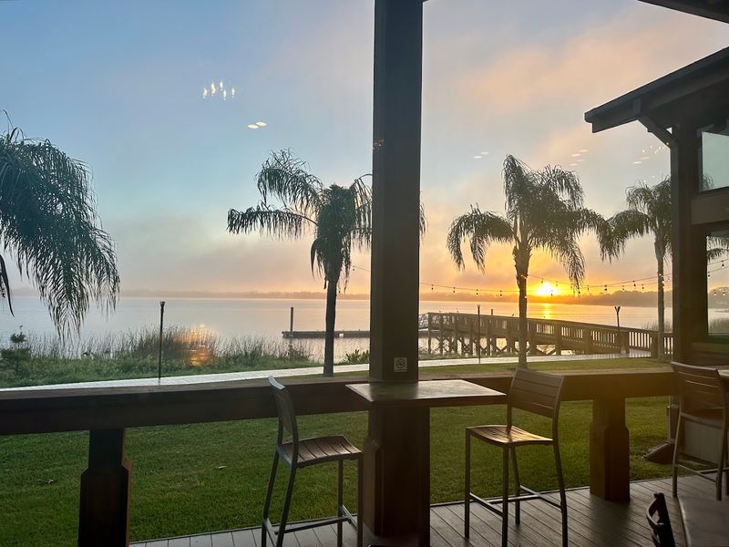 Grills Lakeside Seafood Deck & Tiki Bar (Orlando)