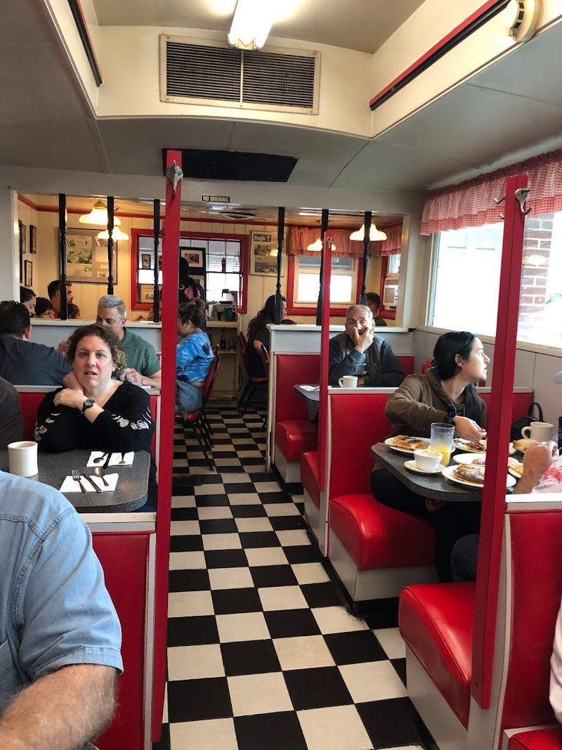 Open Early, Closed by Noon &mdash; the Pure Breakfast Diner Experience