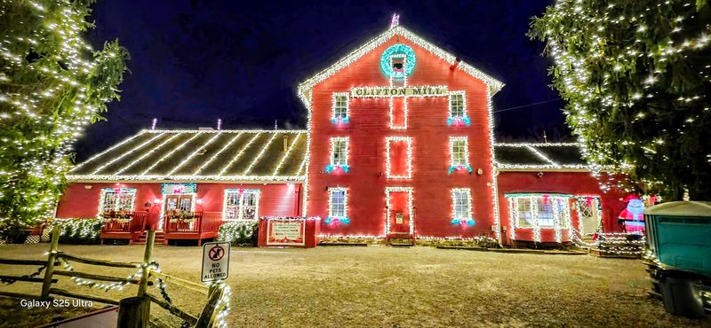 Clifton: Tiny Town, Enormous Gorge, One Perfect Mill