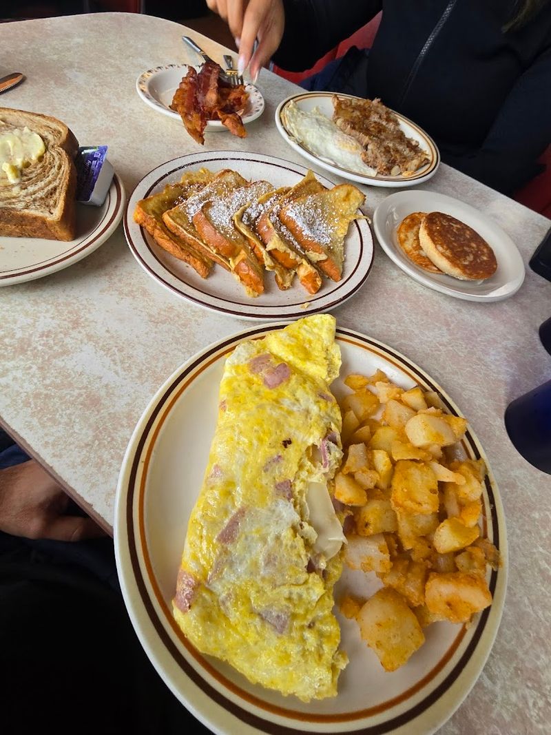 Breakfast All Day: Homemade Hash, Fluffy Pancakes, and Coffee That Never Runs Dry