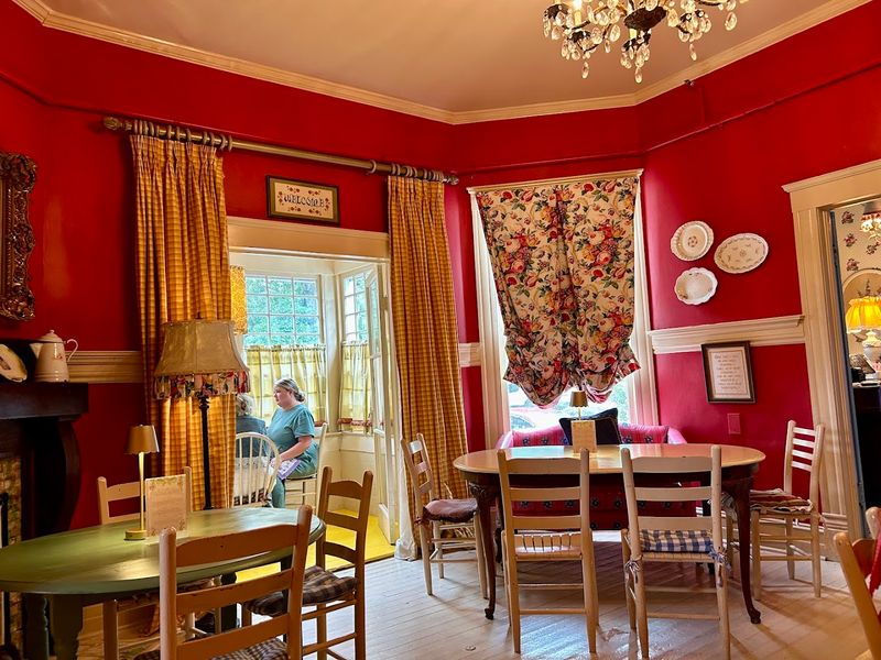 The Dining Rooms: Old Walls, Good Light, and Quiet Tables