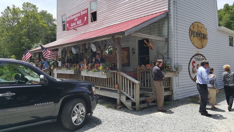 Old Hampton Store & BBQ