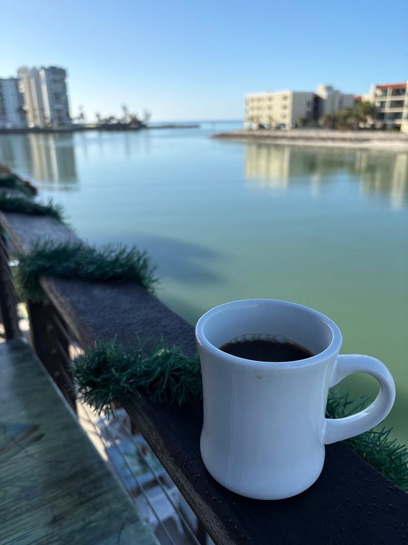 Buoy's Waterfront Bar & Grill &mdash; St. Pete Beach