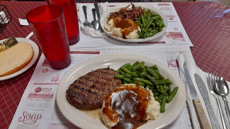 Friday and Saturday Night Specials Worth Planning Your Trip Around