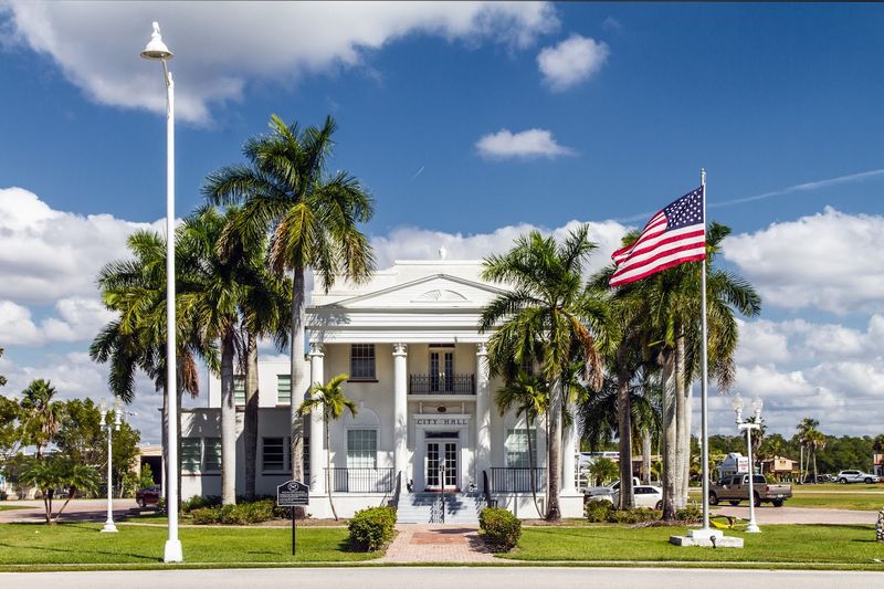Everglades City &mdash; Stone Crabs and Ten Thousand Islands