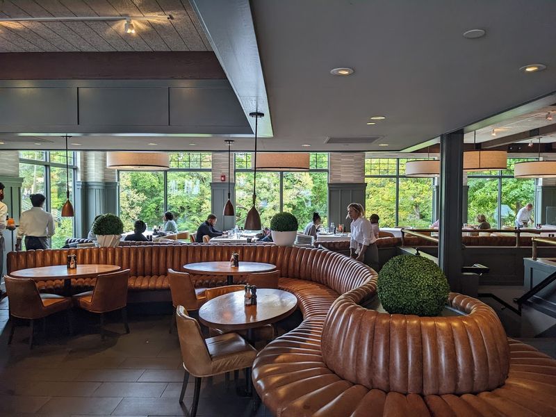 Making Reservations and Planning Your Visit to 17 River Grille