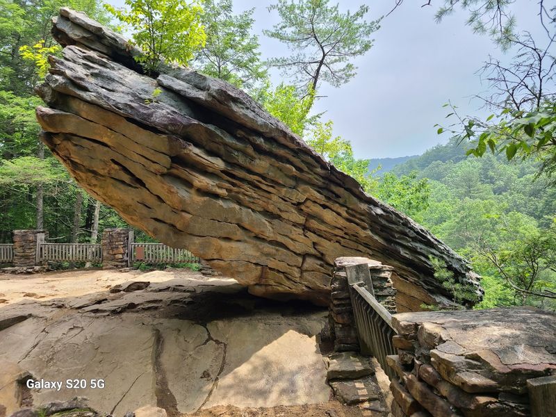 Trough Creek State Park &ndash; Balanced Rock and Rainbow Falls Trail