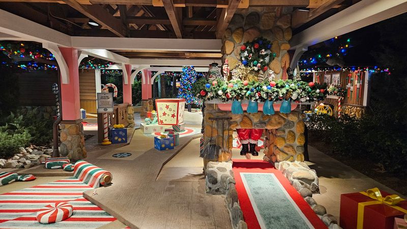 Disney&rsquo;s Winter Summerland Miniature Golf