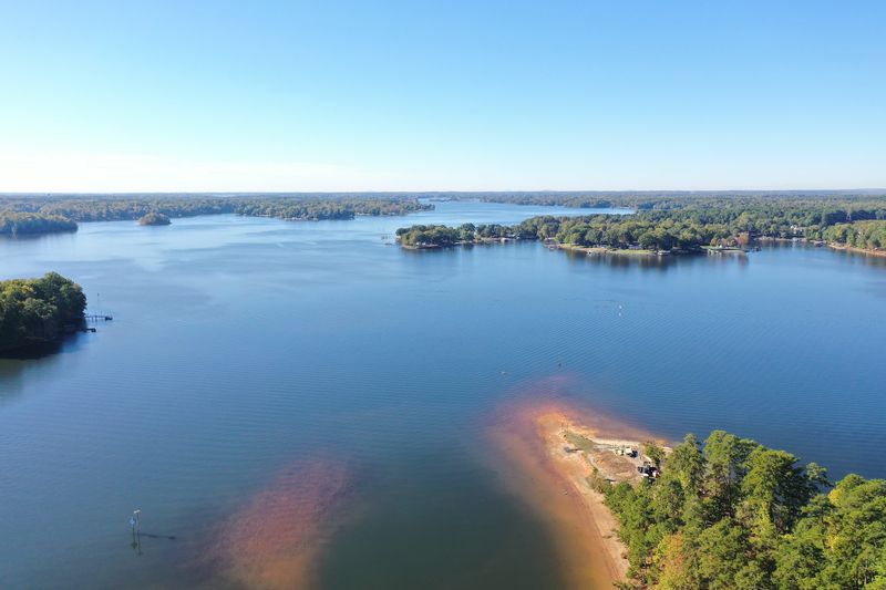 Lake Norman Does the Background Music