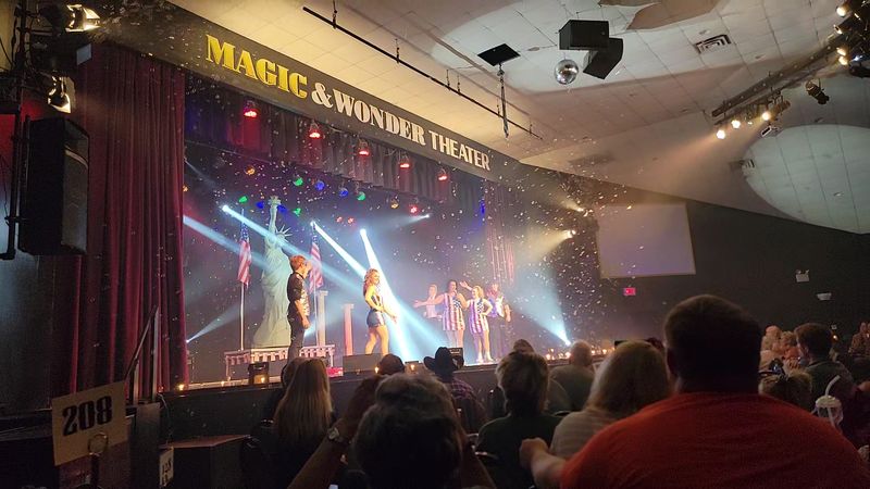 Magic & Wonder Dinner Theater (Paradise)