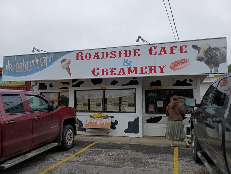 Roadside caf&eacute;, creamery, and casual eats