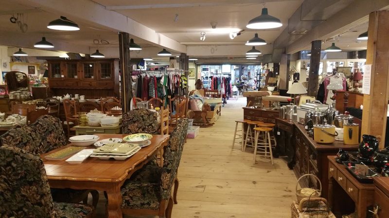 Vintage Furniture Rooms