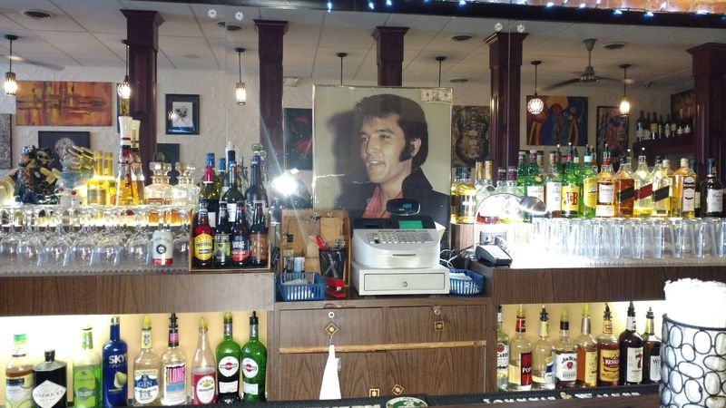 Drinks, Beer, and the Perfect Casual Lunch Vibe