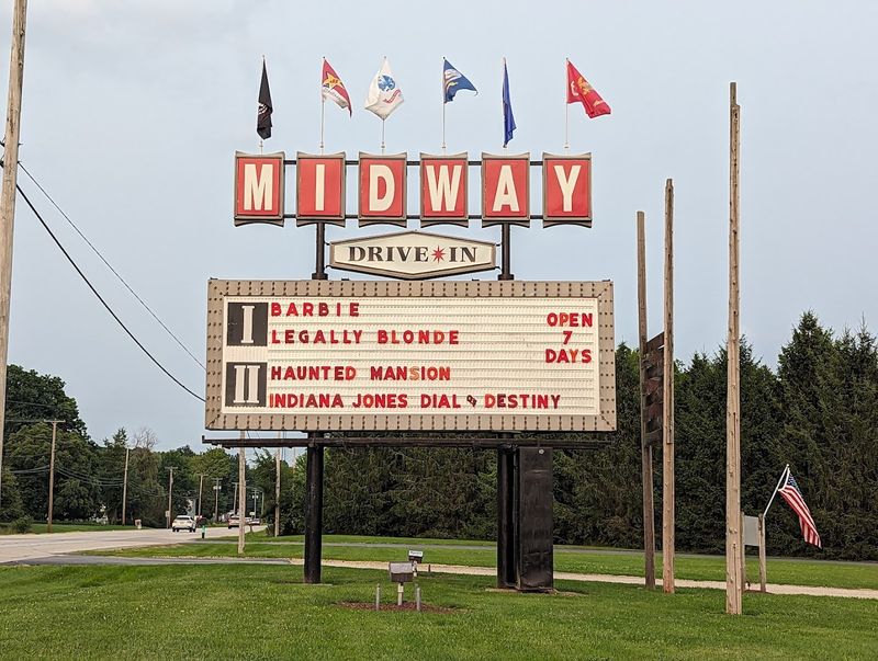 Midway Twin Drive-In (Ravenna)