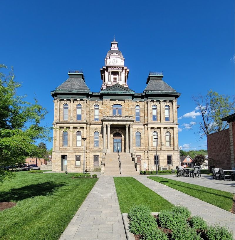 Holmes County Courthouse Square