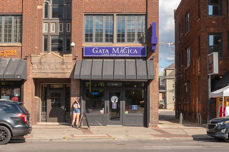 Gata M&aacute;gica Caf&eacute; and Lounge