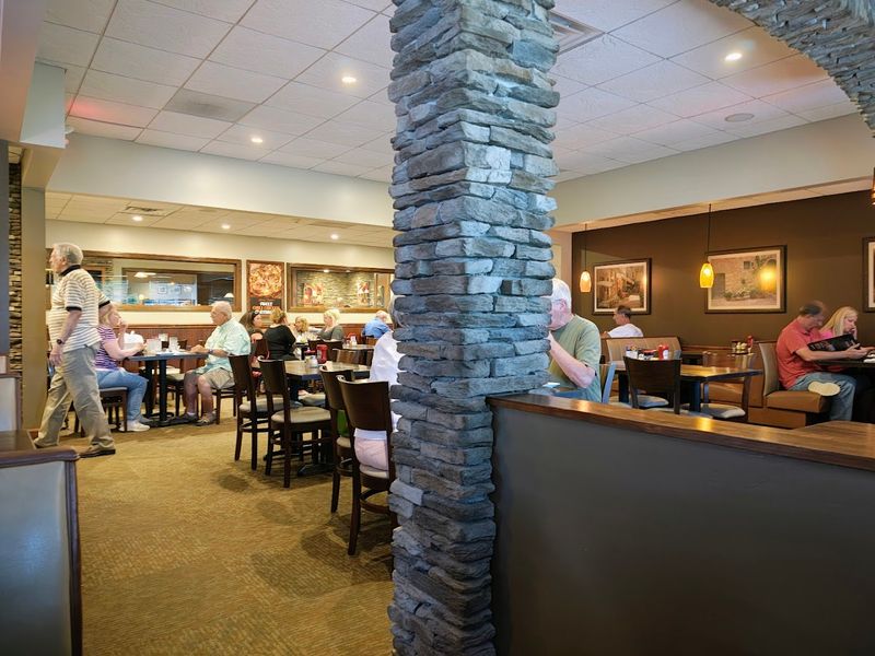 A Cozy Dining Room With a Loyal Following