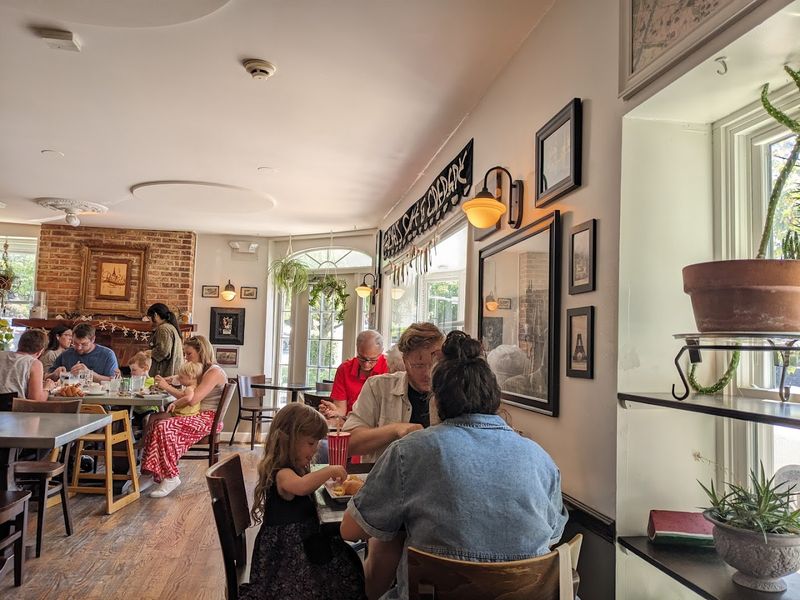 A Cozy, Paris-Inspired Atmosphere