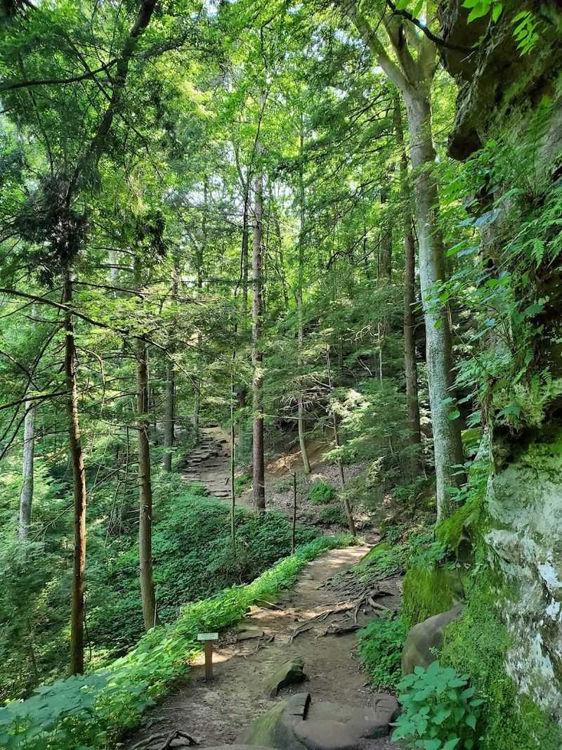 Rock House Trail &ndash; Hocking Hills State Park