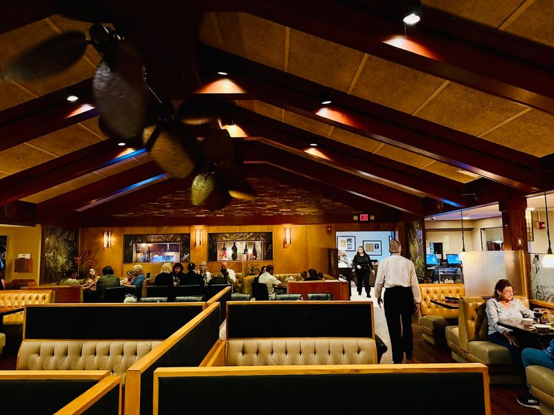 Visitor Info and Tips for Dining at Tropical Acres