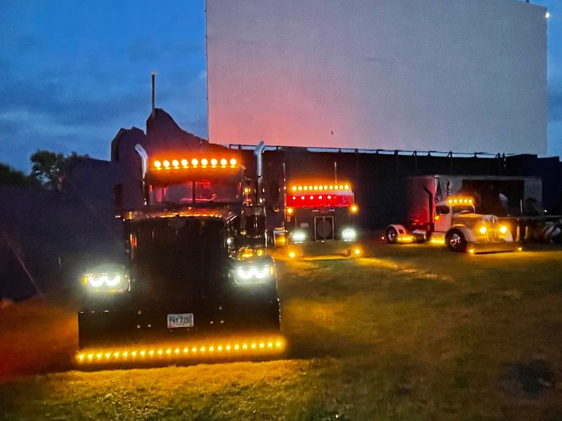 Skyway Twin Drive-In (Warren)