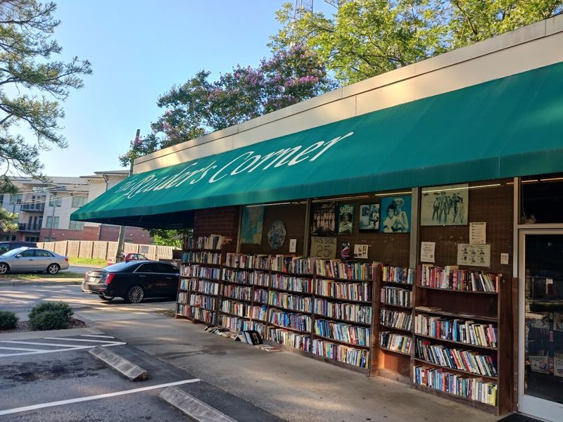 The Famous Outdoor Bookshelves