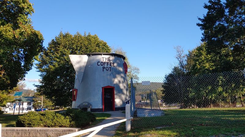 Bedford &mdash; Historic Square and Countryside Views