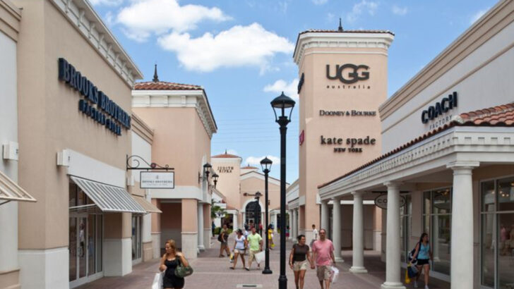 Millions of People Visit This Florida Outlet Mall Every Year and Walk Out With Bags From Brands They Never Thought They Could Afford