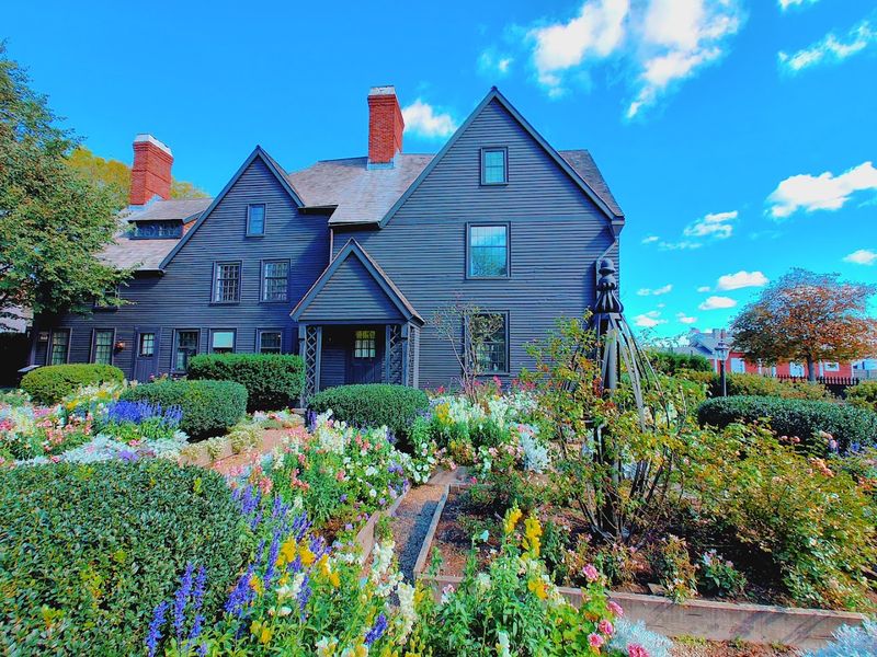 Building a Salem Day Trip Around It