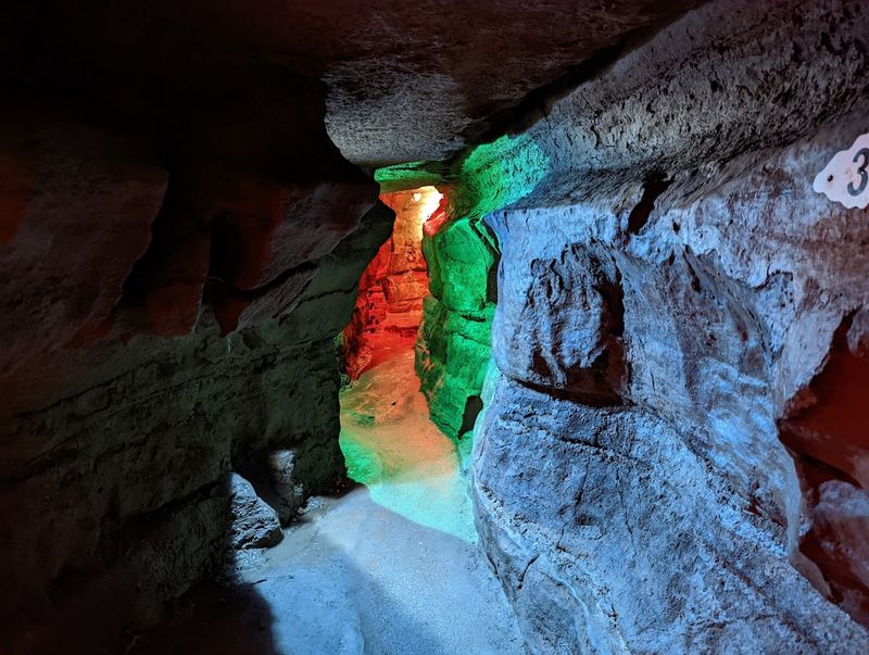 Olentangy Caverns | Rock & Gem Gift Shop