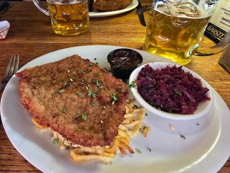 Newportville Inn - Levittown