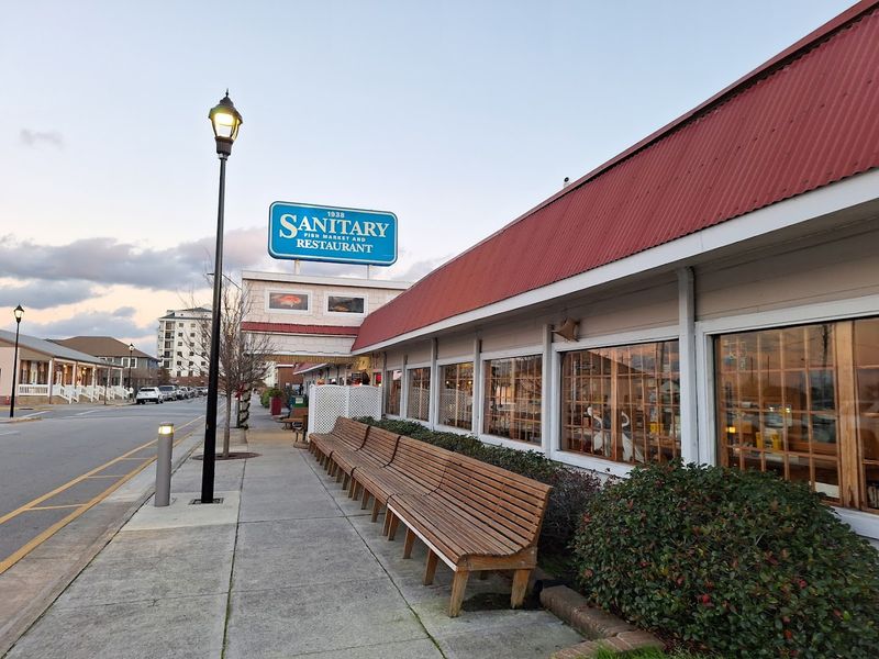 Sanitary Fish Market & Restaurant (Morehead City)