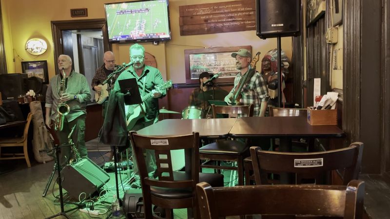 Live Music, Open Mic, and Vibes