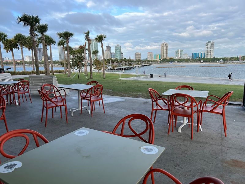 Driftwood Caf&eacute; (St. Pete Pier)