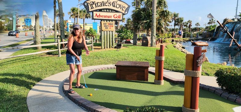 Pirate&rsquo;s Cove Adventure Golf (Ormond Beach)
