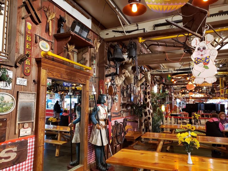 Food Stands That Turn Browsing Into a Full Outing