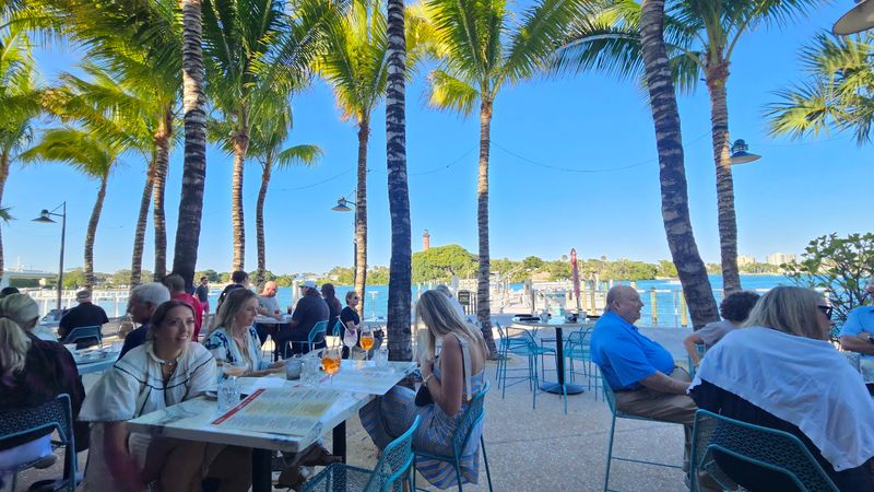 Lucky Shuck Oyster Bar & Taphouse &mdash; Jupiter