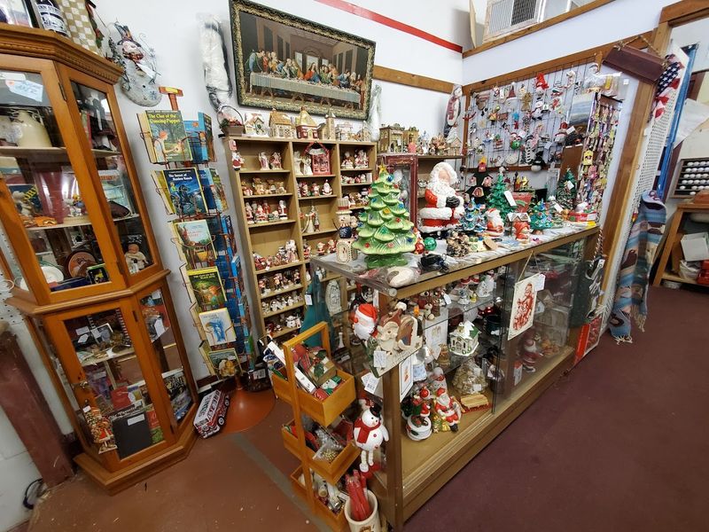 Visitor Info: Plan Your Trip to Plaza Centre