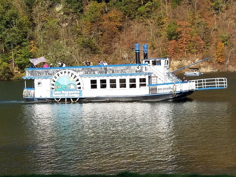The Proud Mary Sightseeing Cruise Gives You a New Perspective on the Lake