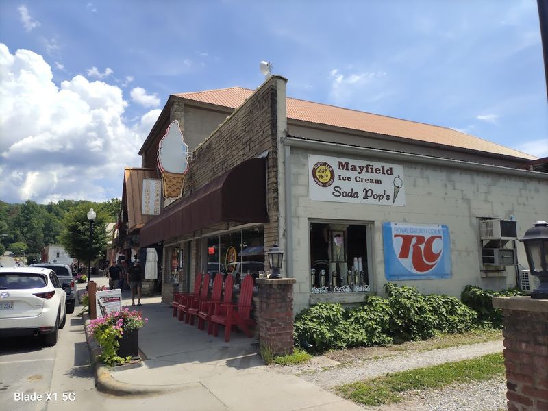 Soda Pop's at the Yard (Bryson City)