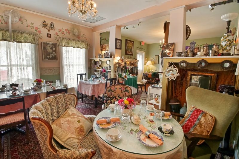 Rooms, Nooks, And Decor