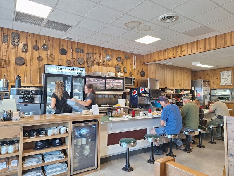 The Staff, Service, and Atmosphere That Keep People Loyal