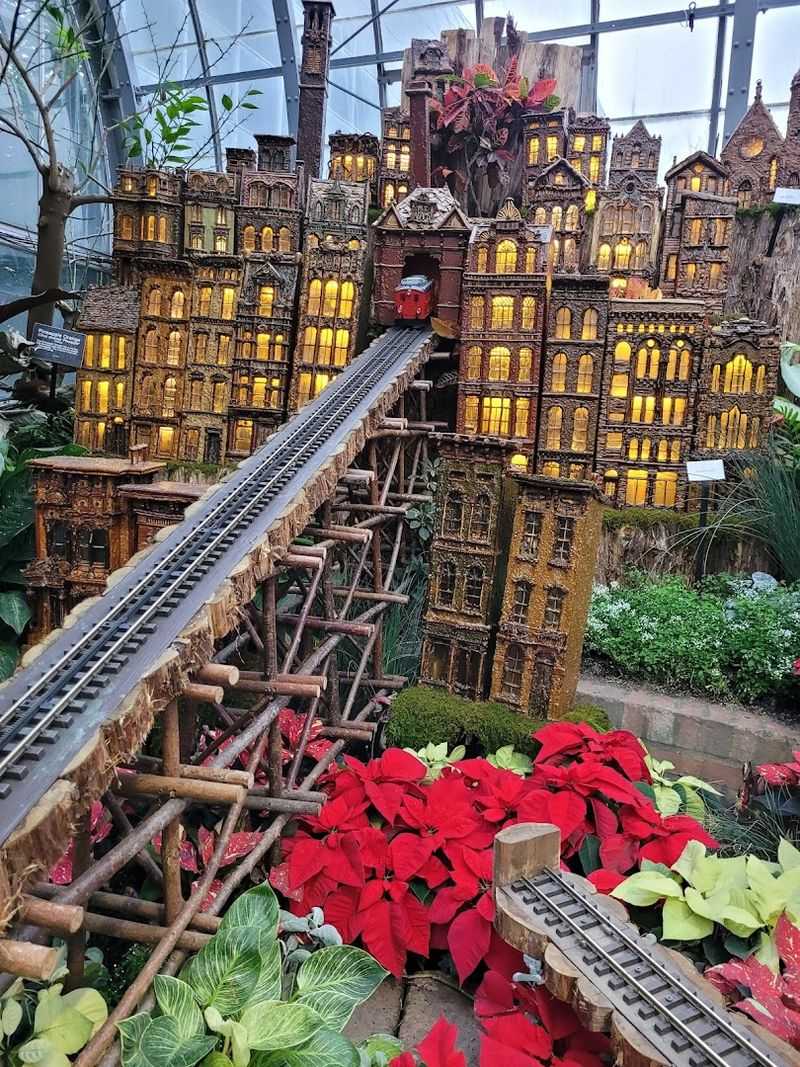 Seasonal Floral Shows and Rotating Exhibits