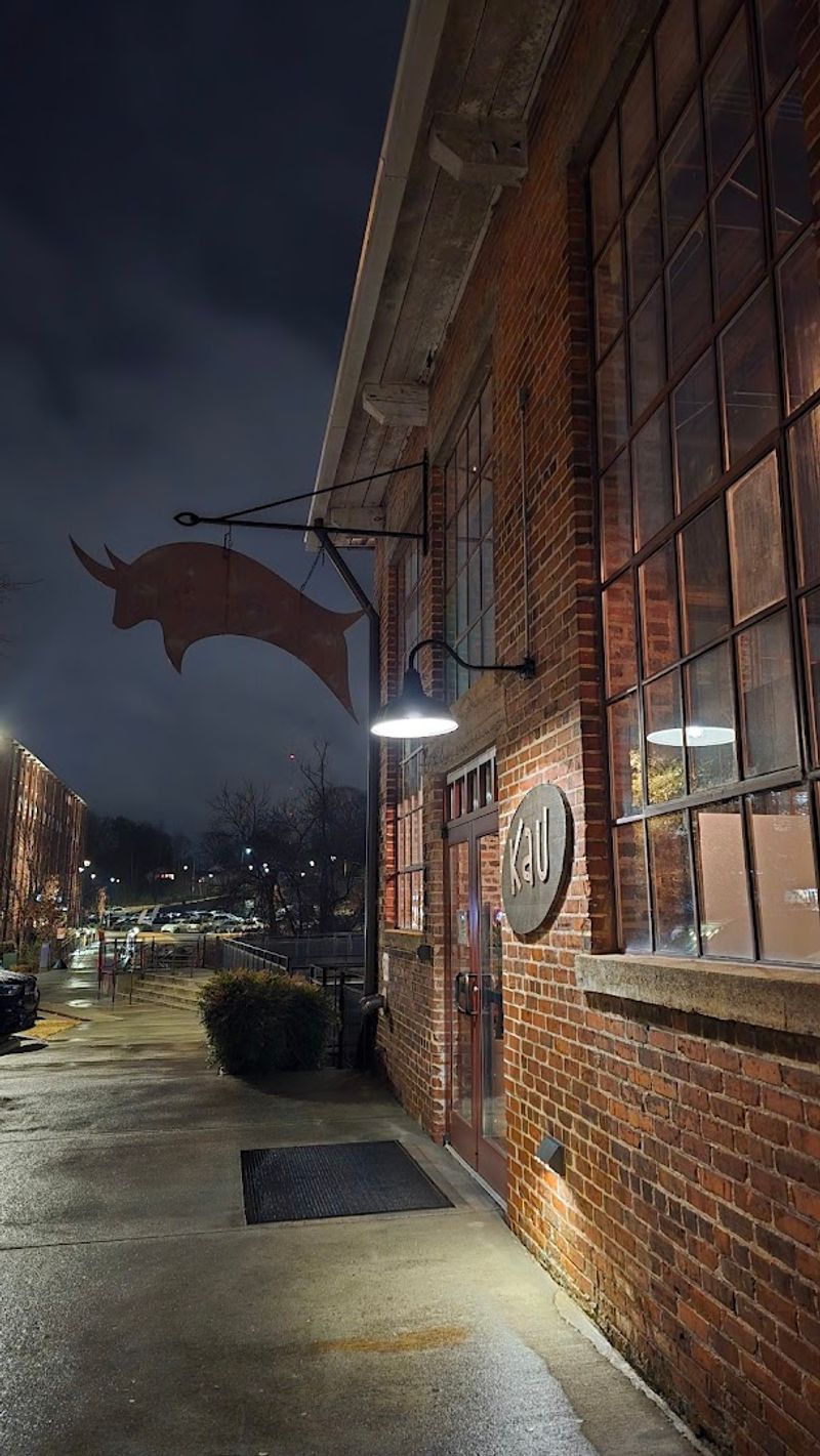 Planning Your Visit &mdash; Hours, Reservations, and What to Expect