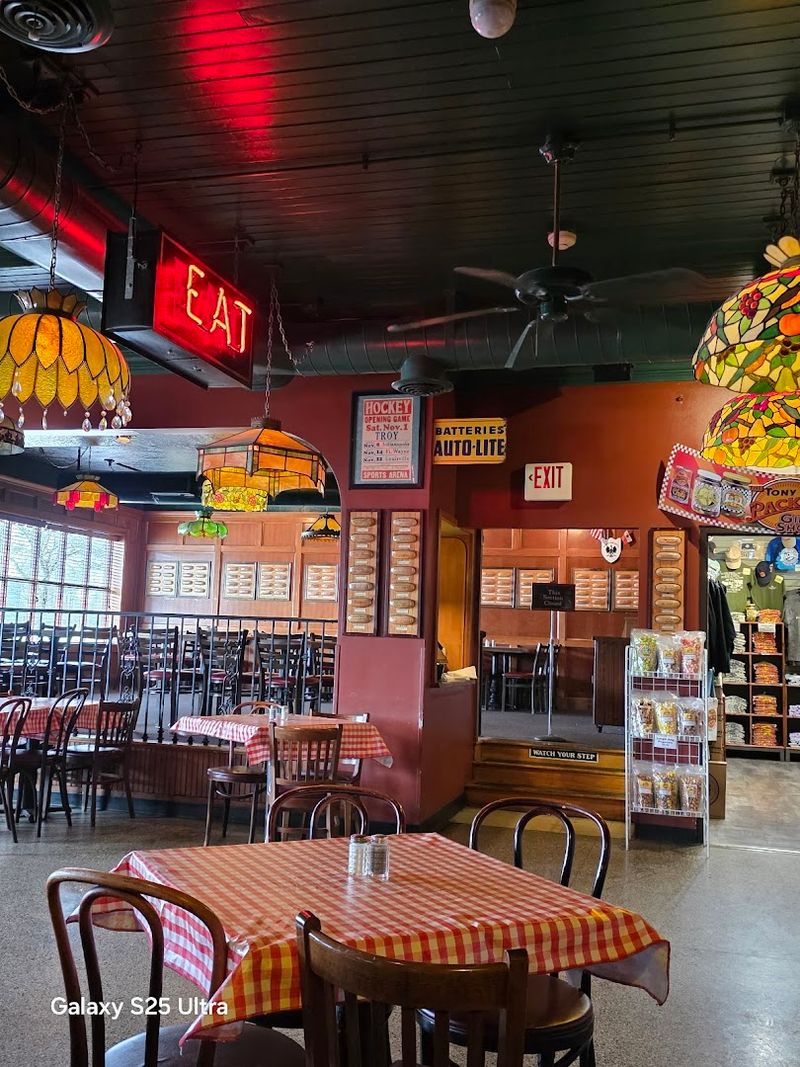 Tony Packo&rsquo;s Restaurant